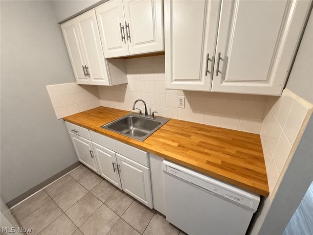 23865 David Drive 204, North Olmsted, OH 44070