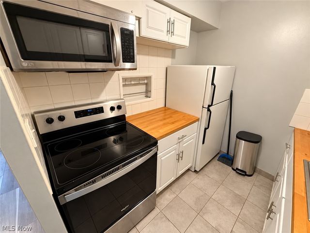 23865 David Drive 204, North Olmsted, OH 44070