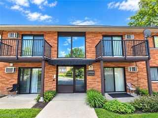23865 David Drive 204, North Olmsted, OH 44070
