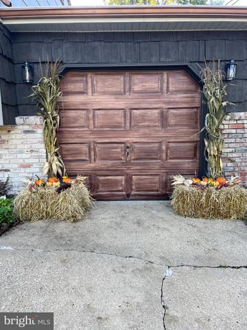 1605 PIN OAK RD, Williamstown, NJ 08094