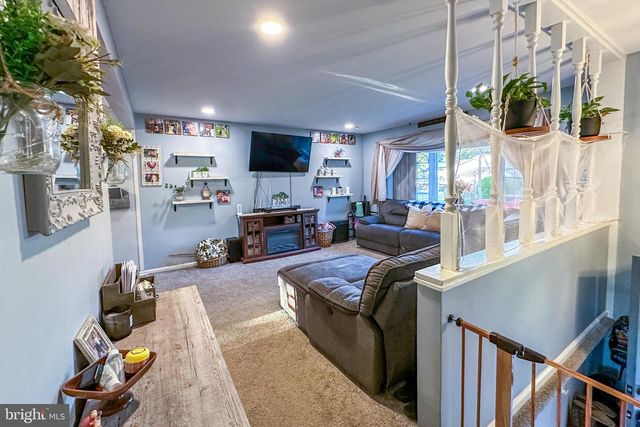 1605 PIN OAK RD, Williamstown, NJ 08094