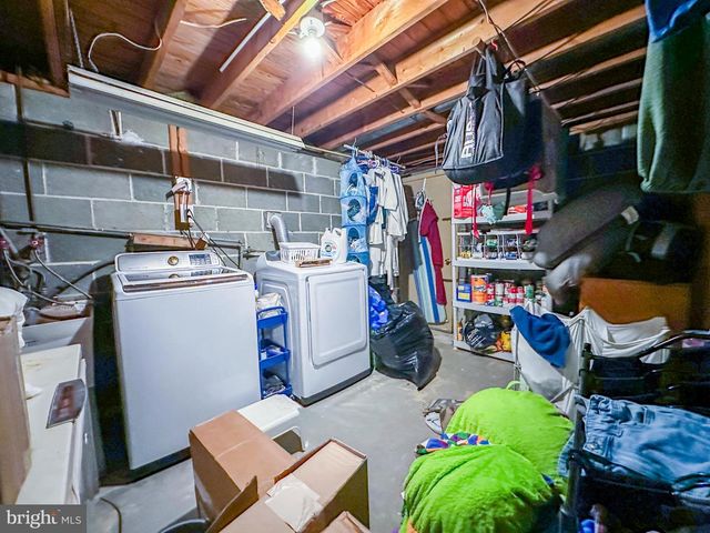 1605 PIN OAK RD, Williamstown, NJ 08094