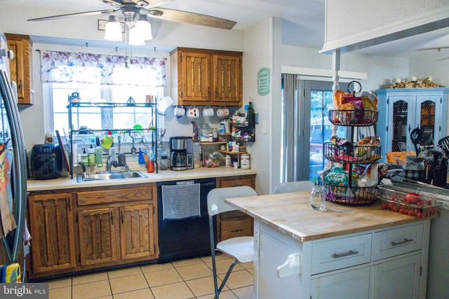 1605 PIN OAK RD, Williamstown, NJ 08094