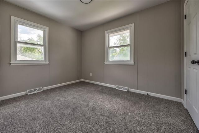 12212 E 32nd Street S, Independence, MO 64052