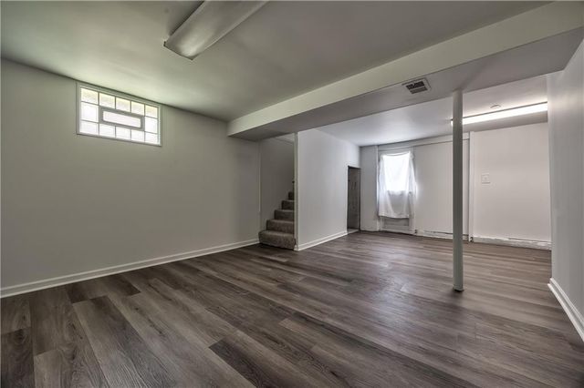 12212 E 32nd Street S, Independence, MO 64052