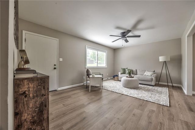 12212 E 32nd Street S, Independence, MO 64052