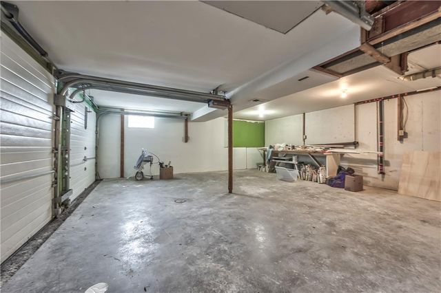 12212 E 32nd Street S, Independence, MO 64052