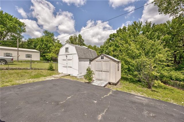 12212 E 32nd Street S, Independence, MO 64052