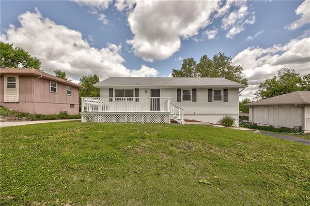 12212 E 32nd Street S, Independence, MO 64052