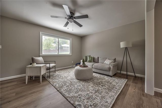 12212 E 32nd Street S, Independence, MO 64052