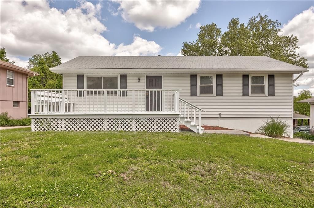 12212 E 32nd Street S, Independence, MO 64052