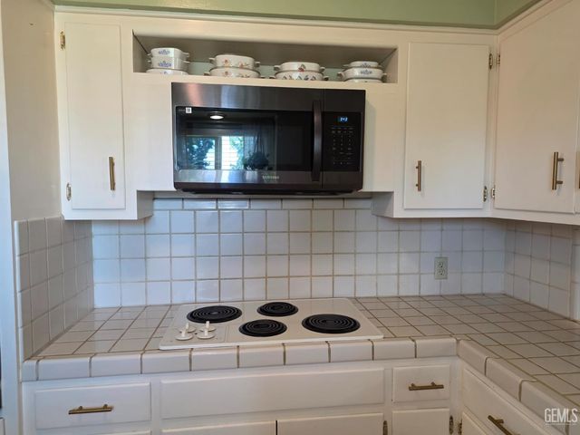 2115 Bedford Way, Bakersfield, CA 93308