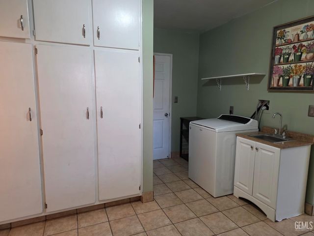 2115 Bedford Way, Bakersfield, CA 93308