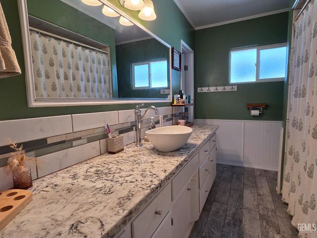 2115 Bedford Way, Bakersfield, CA 93308