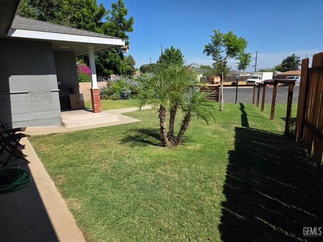 2115 Bedford Way, Bakersfield, CA 93308