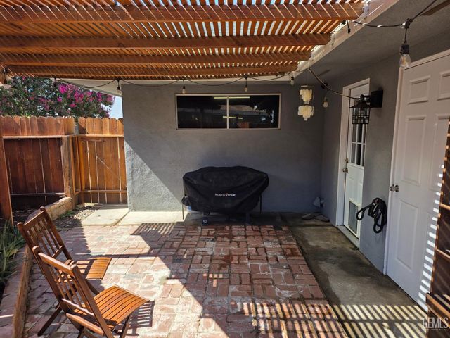 2115 Bedford Way, Bakersfield, CA 93308
