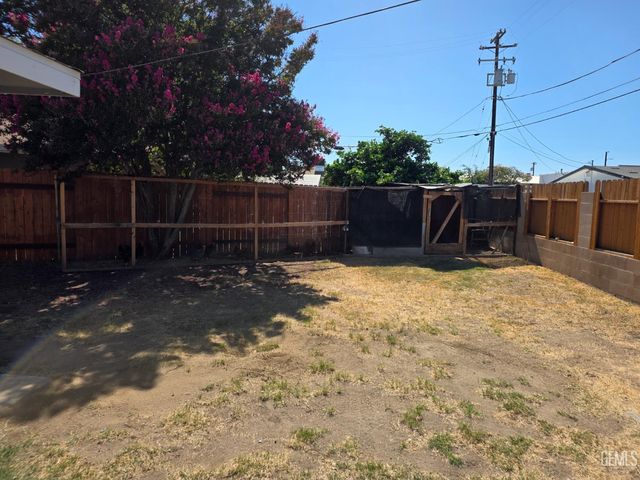 2115 Bedford Way, Bakersfield, CA 93308