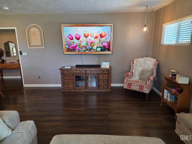 2115 Bedford Way, Bakersfield, CA 93308