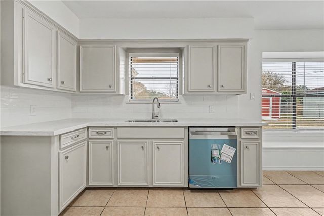 556 Vista Dr, Odem, TX 78370