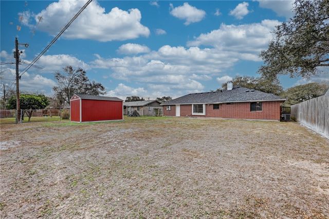 556 Vista Dr, Odem, TX 78370