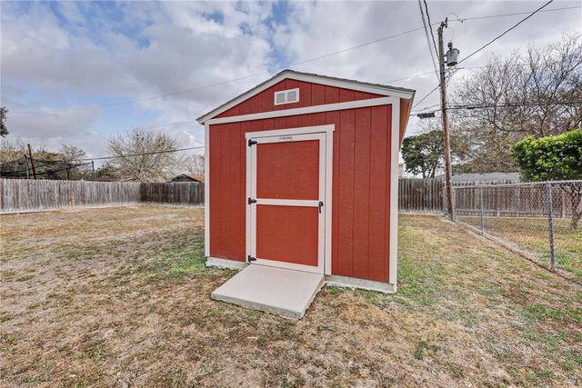 556 Vista Dr, Odem, TX 78370