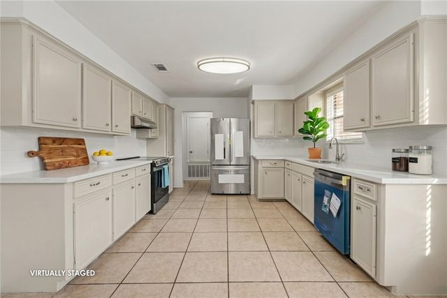 556 Vista Dr, Odem, TX 78370