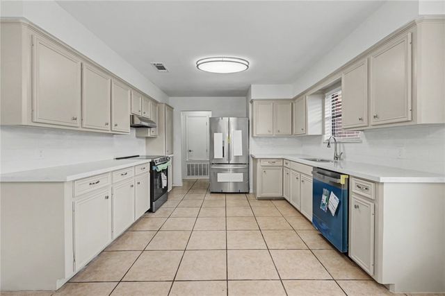 556 Vista Dr, Odem, TX 78370