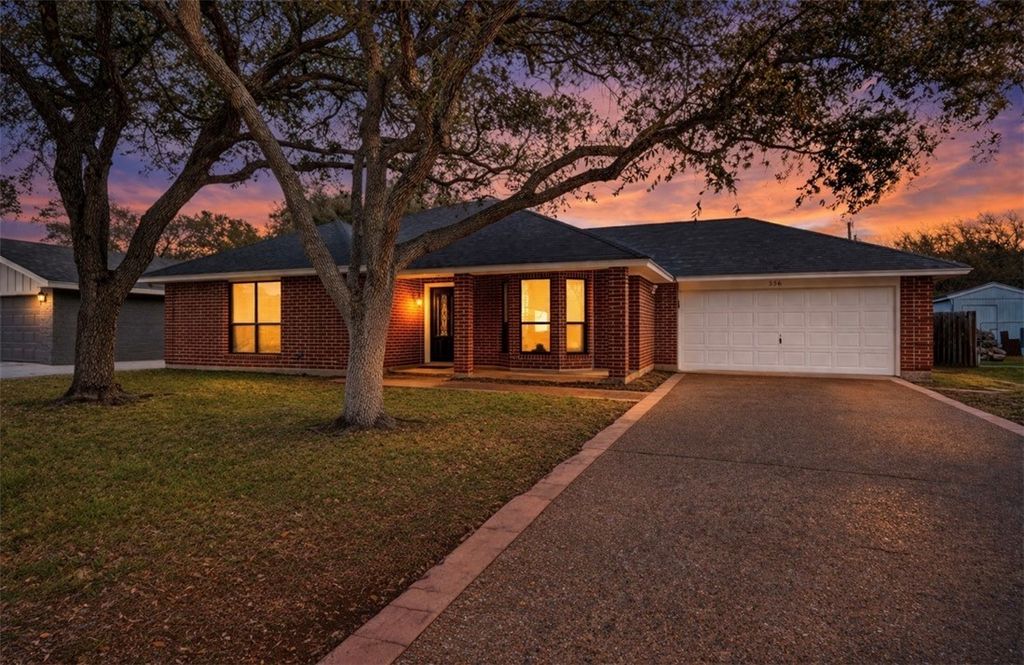 556 Vista Dr, Odem, TX 78370