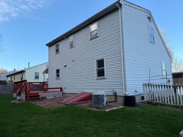 55 Parsons Hill Dr, Worcester, MA 01603