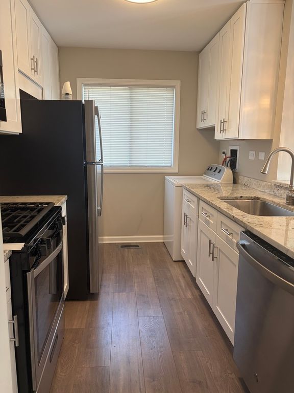 29W603 WINCHESTER Circle N 4, Warrenville, IL 60555 — photo 2