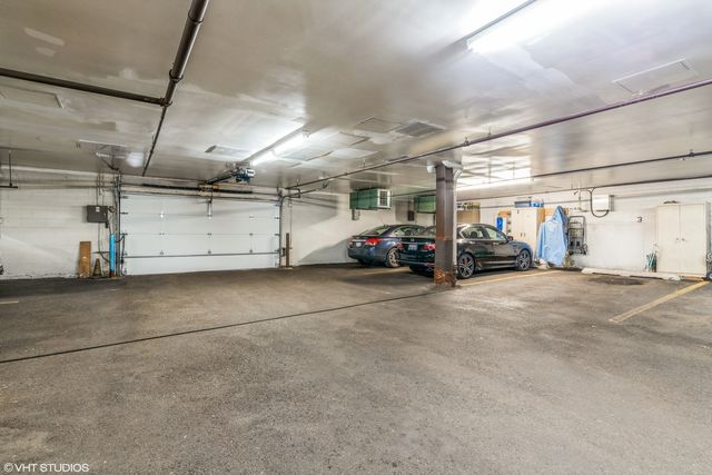 8100 W Foster Lane 510, Niles, IL 60714