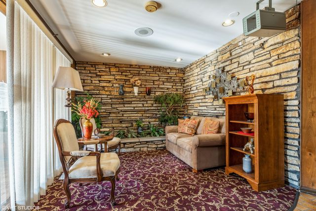 8100 W Foster Lane 510, Niles, IL 60714