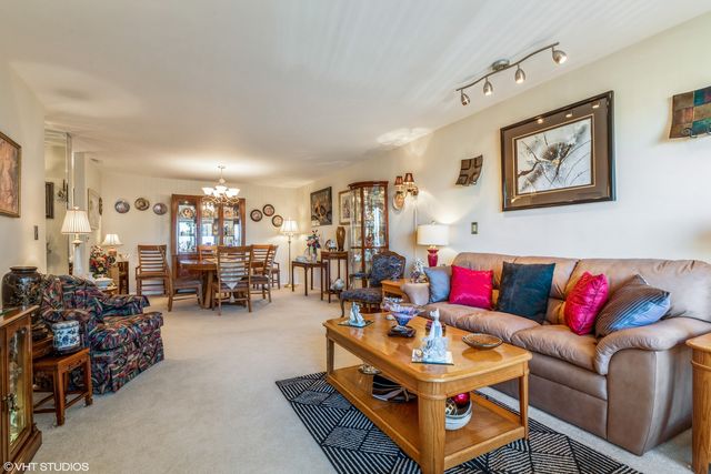 8100 W Foster Lane 510, Niles, IL 60714