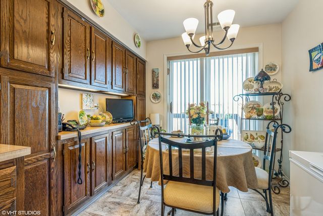 8100 W Foster Lane 510, Niles, IL 60714