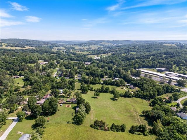 408 S Parrott Drive, Huntsville, AR 72740