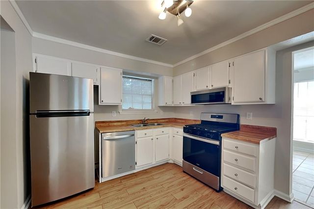 804 Heritage Oaks Drive, Stone Mountain, GA 30088
