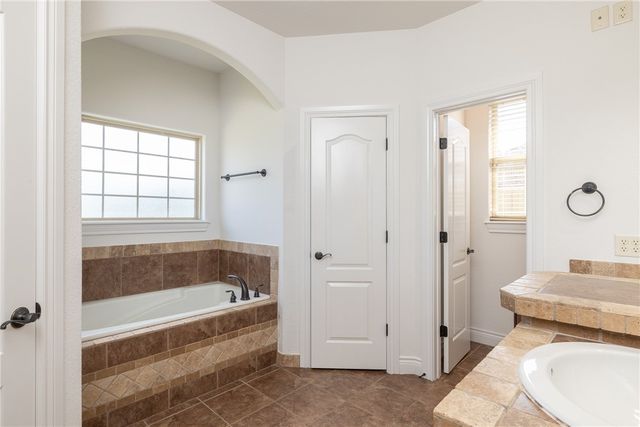 4750 W Homespun Drive, Fayetteville, AR 72704