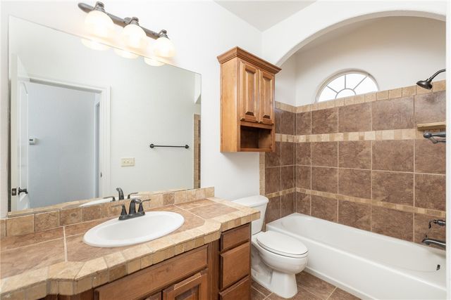 4750 W Homespun Drive, Fayetteville, AR 72704