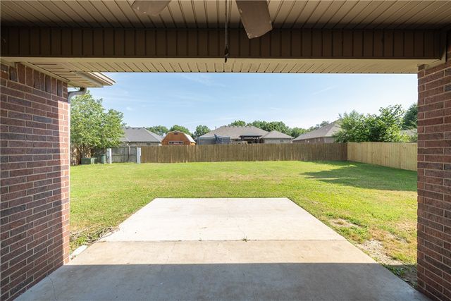 4750 W Homespun Drive, Fayetteville, AR 72704
