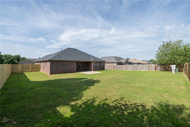 4750 W Homespun Drive, Fayetteville, AR 72704