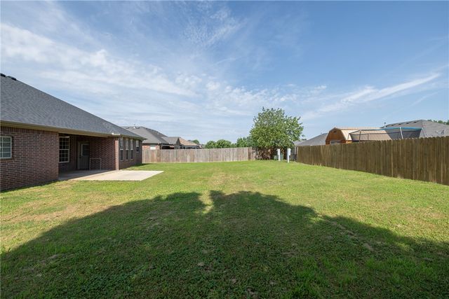 4750 W Homespun Drive, Fayetteville, AR 72704