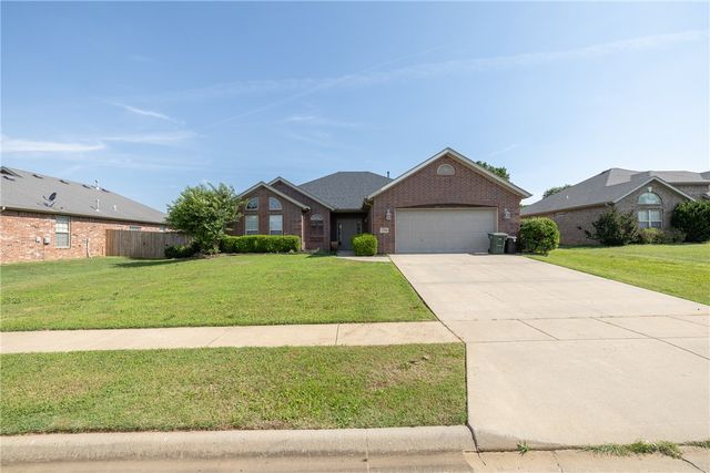 4750 W Homespun Drive, Fayetteville, AR 72704