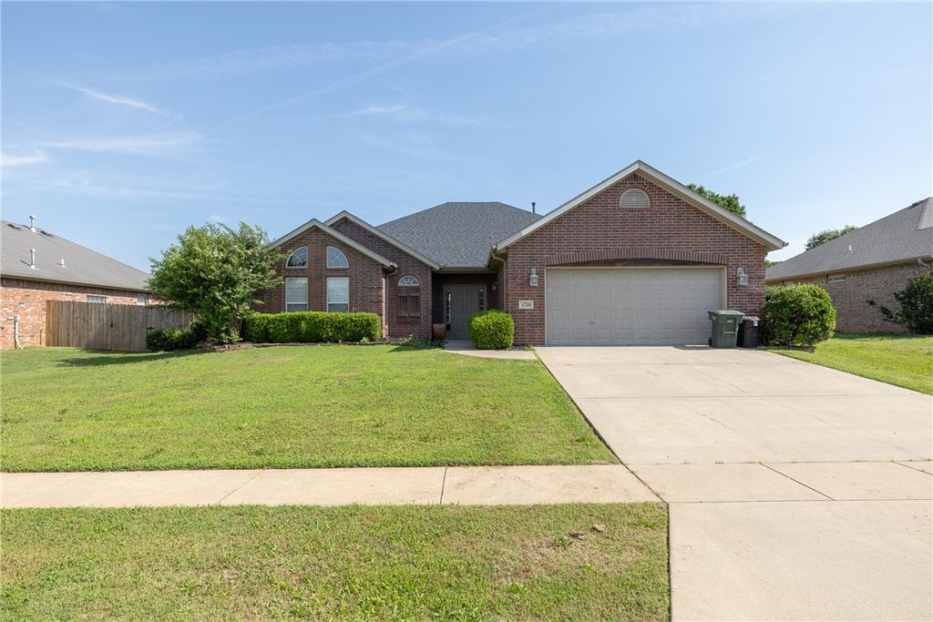 4750 W Homespun Drive, Fayetteville, AR 72704