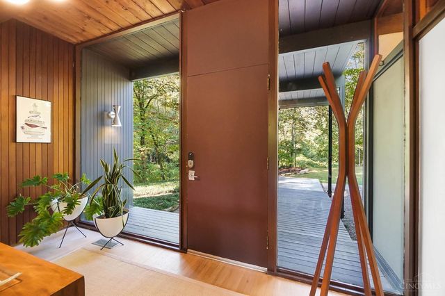 429 W Galbraith Road, Wyoming, OH 45215