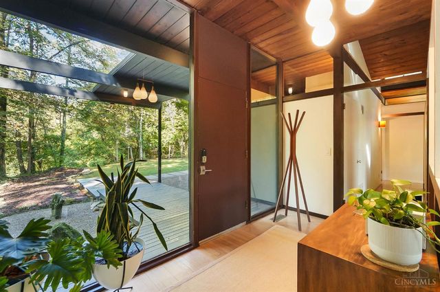 429 W Galbraith Road, Wyoming, OH 45215