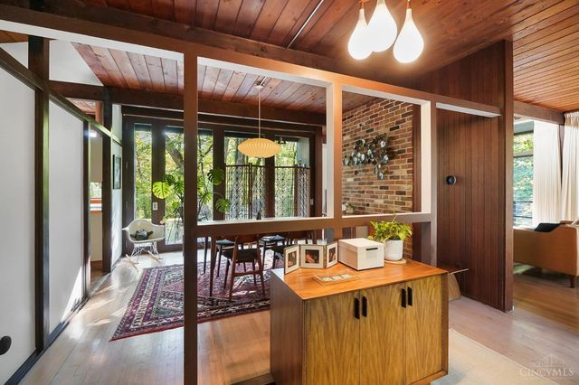 429 W Galbraith Road, Wyoming, OH 45215