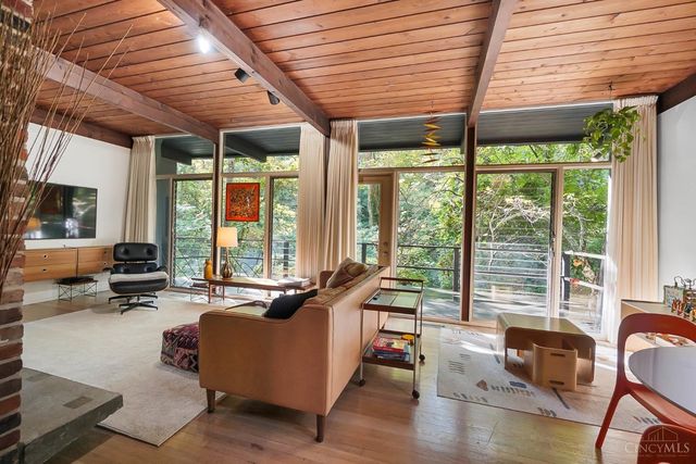 429 W Galbraith Road, Wyoming, OH 45215