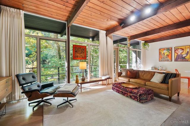 429 W Galbraith Road, Wyoming, OH 45215