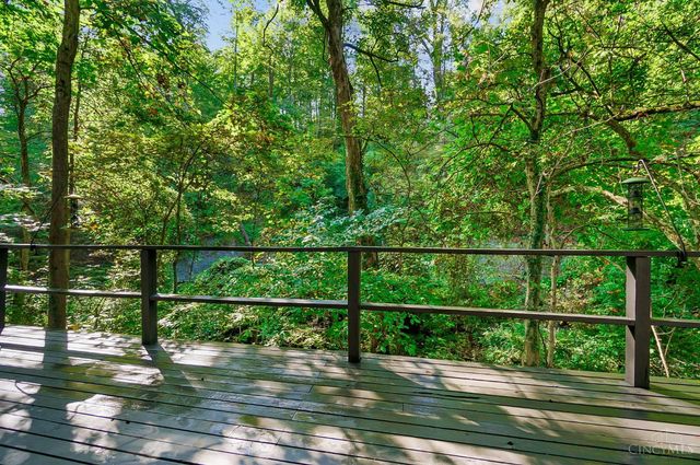 429 W Galbraith Road, Wyoming, OH 45215