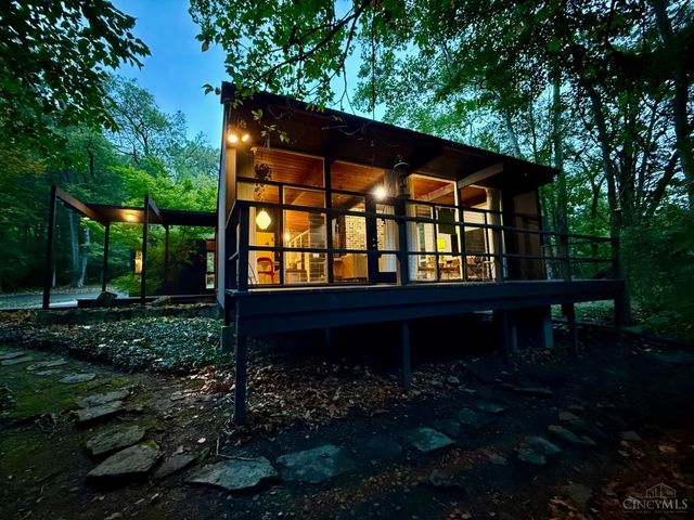 429 W Galbraith Road, Wyoming, OH 45215